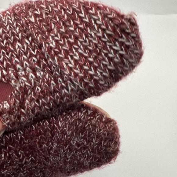 Tom’s Women’s Ortholite Flats Shoes Size 5.5 Burgundy Cozy Faux Fur Slip On’s - Picture 11 of 15